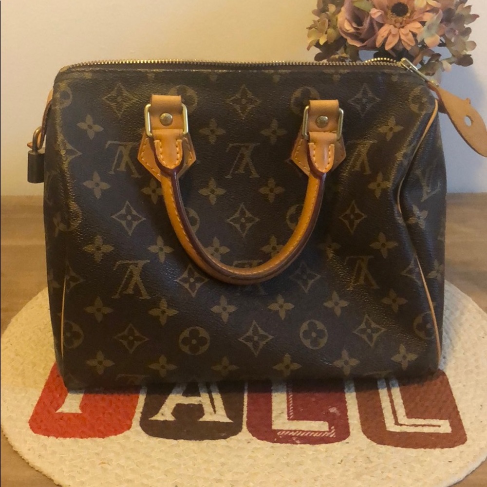 🦋AUTHENTIC SPEEDY 25🦋